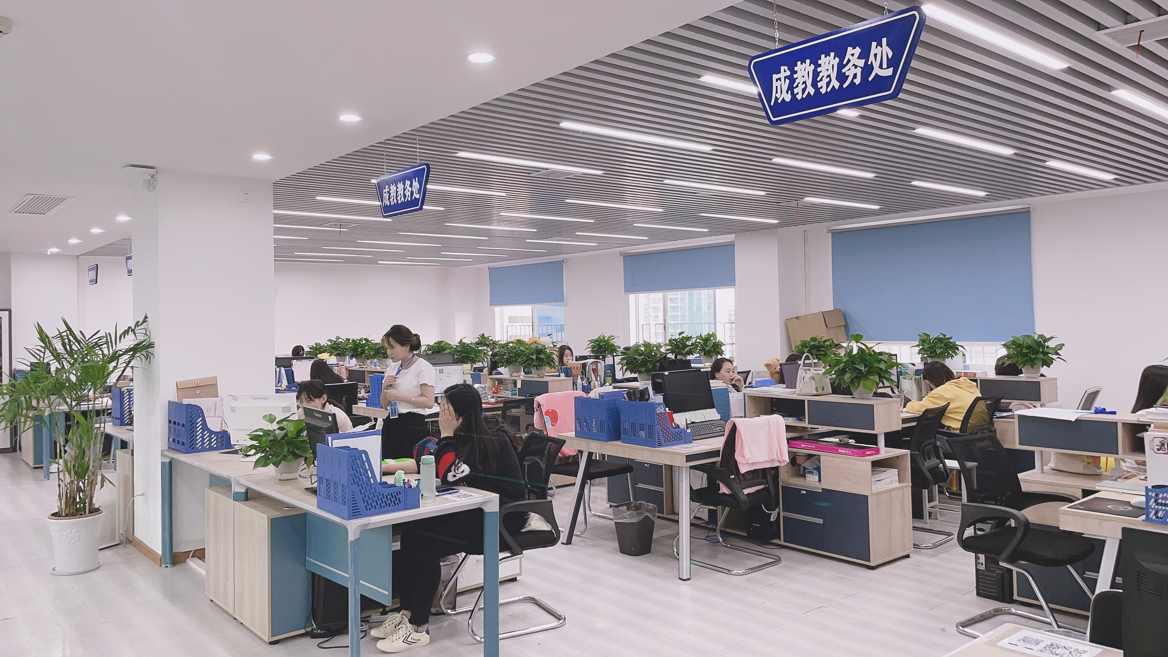 華中農(nóng)業(yè)大學教育培訓學院領導參觀我校