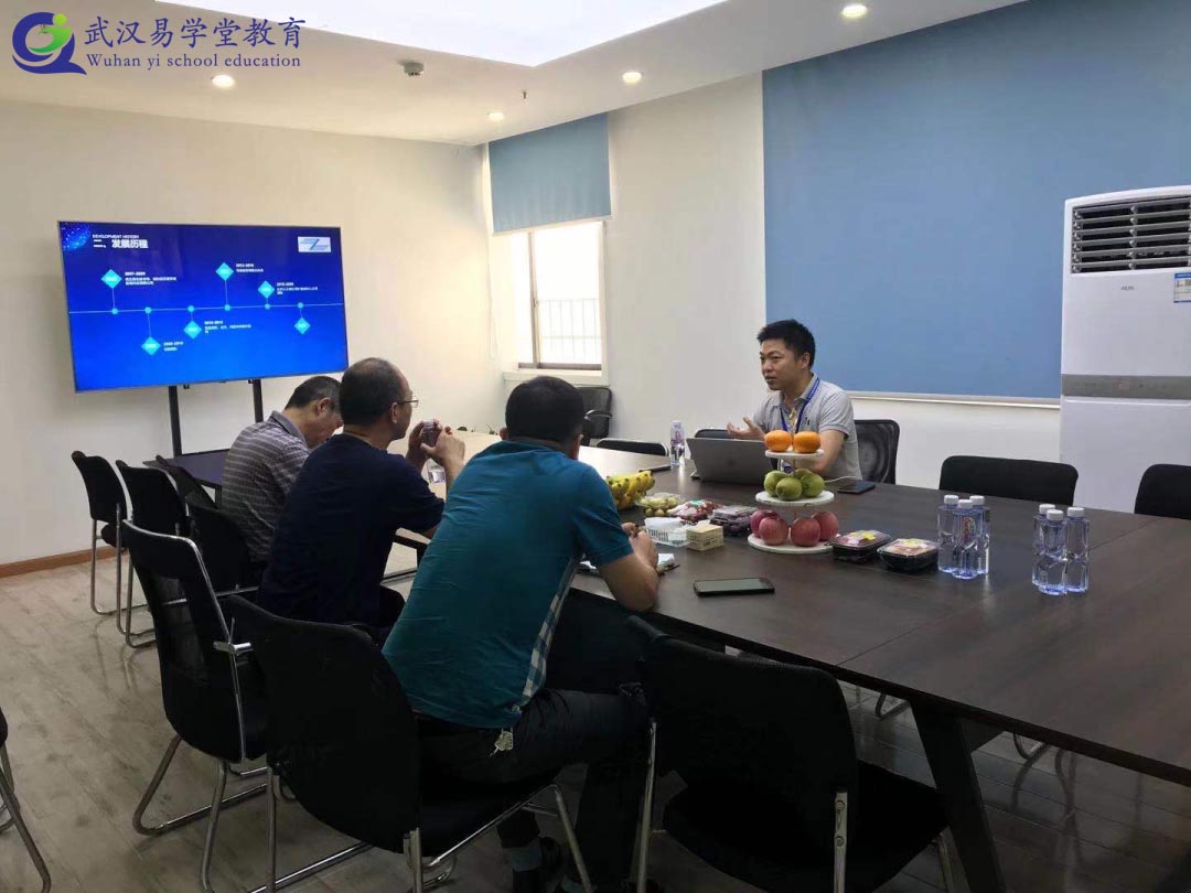 <b>熱烈歡迎湖北理工學(xué)院繼續(xù)教育學(xué)院領(lǐng)導(dǎo)蒞臨我校！</b>